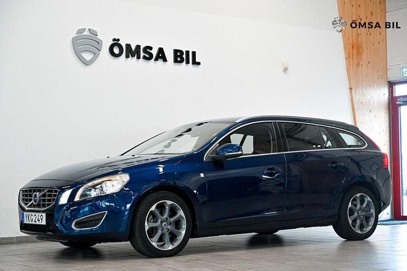 Mörkblå Begagnad 2012 Volvo V60 Ocean Race Kombi | 139 800 kr (Bra pris) - Bild 1/4