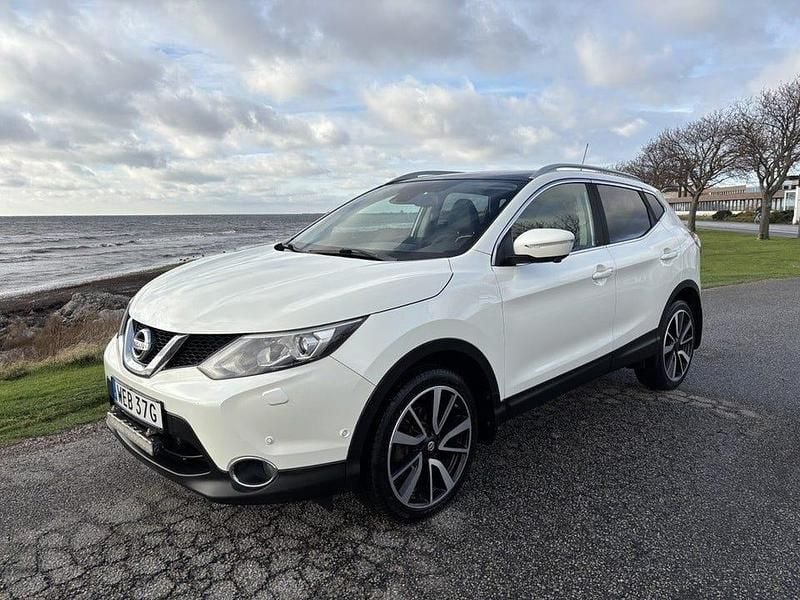 Vit Begagnad 2014 Nissan Qashqai SUV | 109 000 kr (Marknadspris) - Bild 1/4