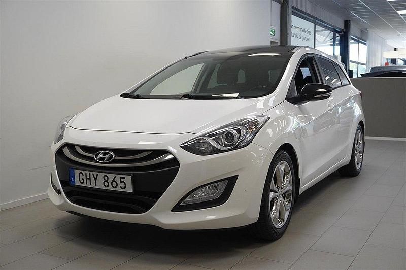 Vit Begagnad 2014 Hyundai i30 Kombi | 79 800 kr (Marknadspris) - Bild 1/4