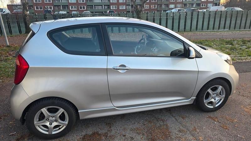 Silver Begagnad 2012 Kia Picanto Halvkombi | 44 500 kr (Bra pris) - Bild 1/4