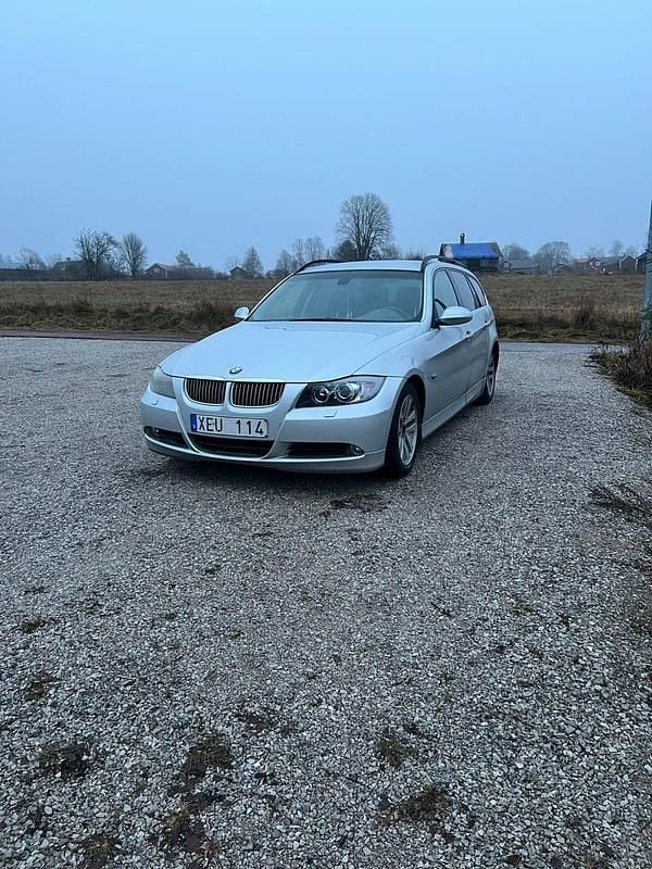 Begagnad 2006 BMW 325 Kombi | 45 000 kr (Marknadspris) - Bild 1/4