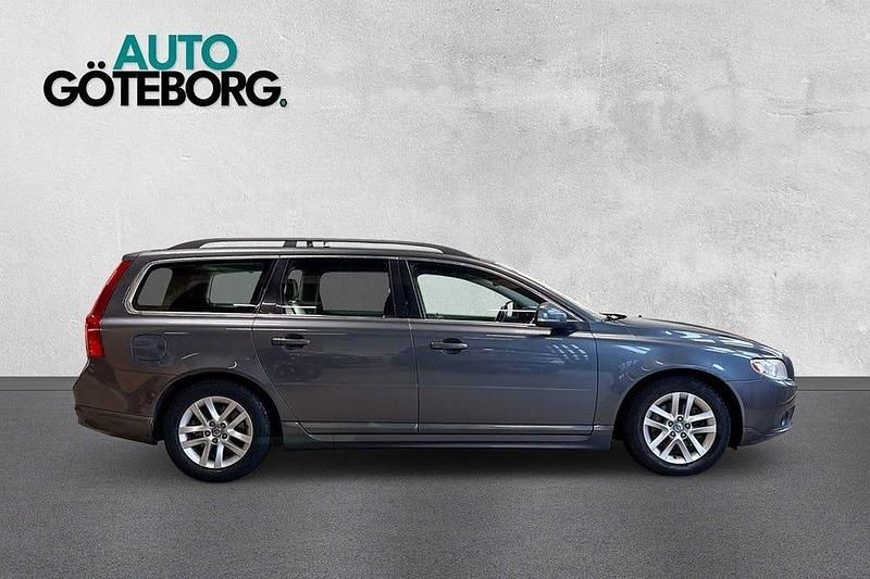 Begagnad Volvo V70 Momentum 116 HK (85 kW) 2011 Grå Kombi