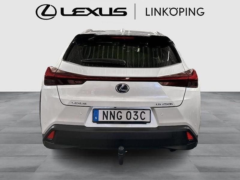 Begagnad Lexus UX 250h 184 HK (135 kW) 2020 Vit SUV