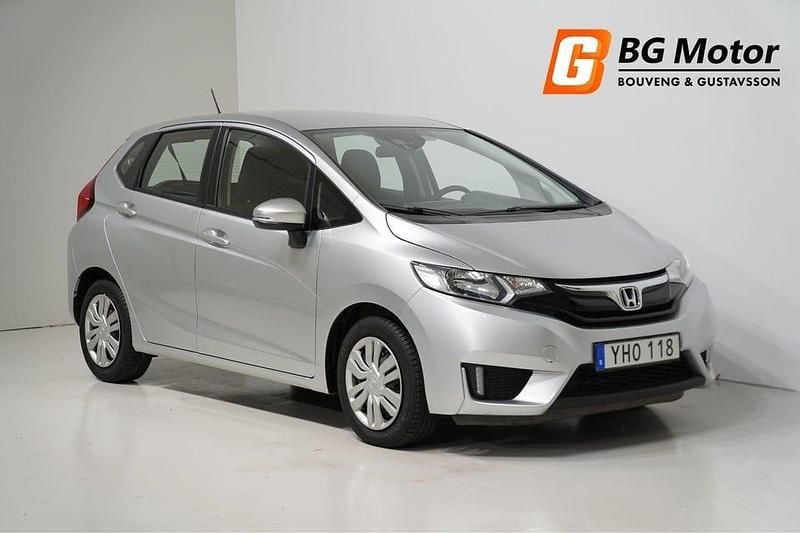 Silver Begagnad 2016 Honda Jazz Halvkombi | 149 600 kr (Marknadspris) - Bild 1/4