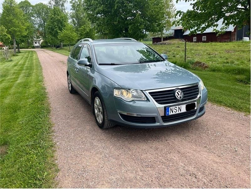 Grå Begagnad 2010 VW Passat Sportline Kombi | 21 000 kr (Superpris) - Bild 1/4