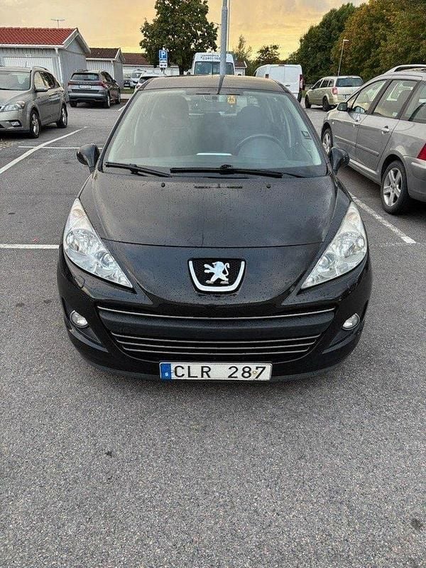 Svart Begagnad 2011 Peugeot 207 Halvkombi | 26 000 kr (Bra pris) - Bild 1/4