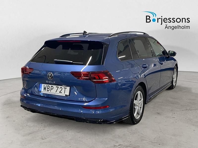 Begagnad VW Golf VIII R-line 151 HK (111 kW) 2024 Blå Kombi