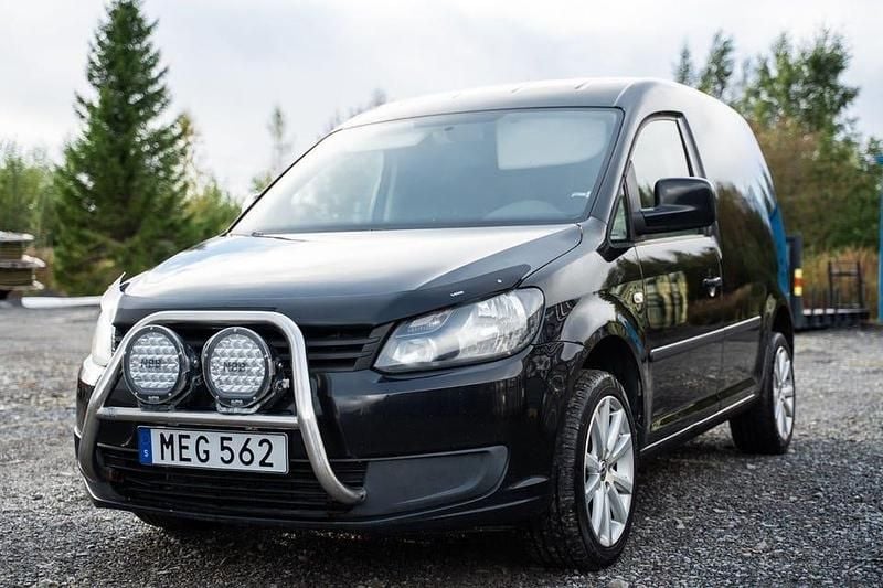 Svart Begagnad 2014 VW Caddy Minibuss | 69 900 kr (Marknadspris) - Bild 1/4