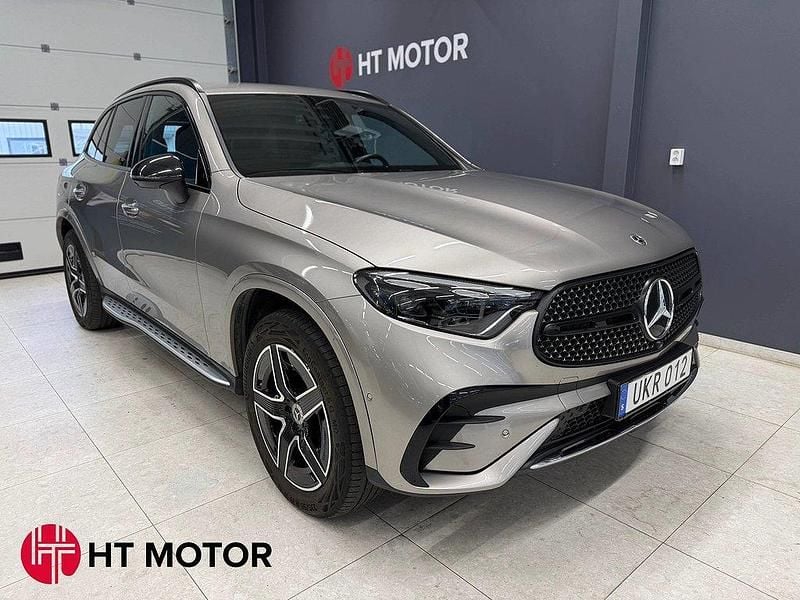 Silver Begagnad 2023 Mercedes GLC300e AMG line SUV | 669 900 kr (Marknadspris) - Bild 1/4