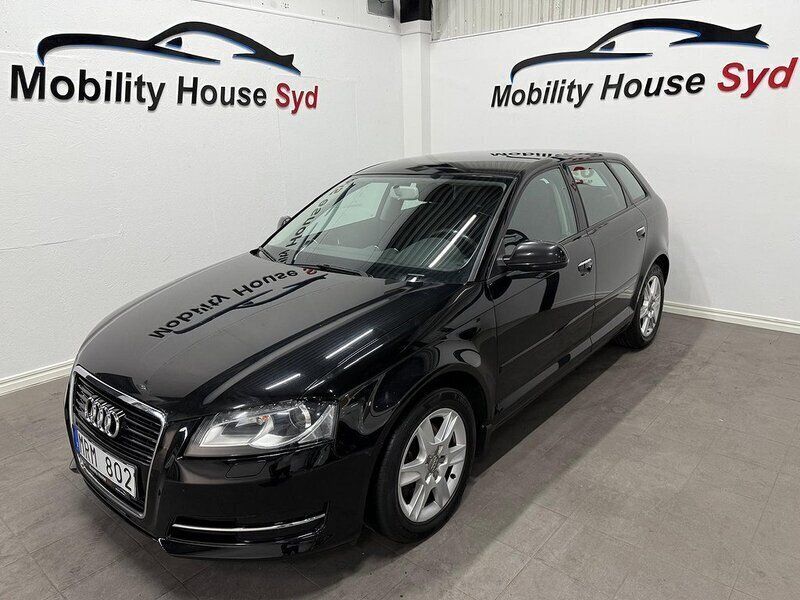 Svart Begagnad 2011 Audi A3 Sportback Attraction Halvkombi | 69 900 kr (Marknadspris) - Bild 1/3