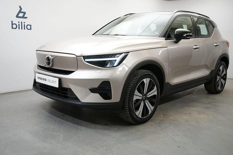 Grå Begagnad 2022 Volvo XC40 Core SUV | 349 900 kr - Bild 1/3