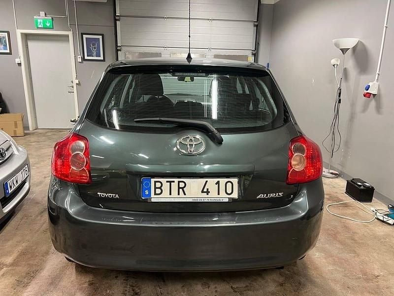 Begagnad Toyota Auris 124 HK (91 kW) 2008 Grön Halvkombi