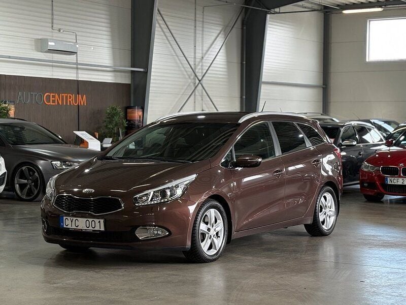 Brun Begagnad 2013 Kia Ceed Sportswagon Comfort Kombi | 84 900 kr (Marknadspris) - Bild 1/4