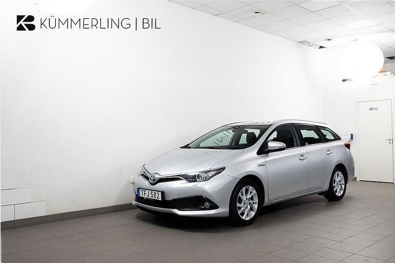 Silver Begagnad 2017 Toyota Auris Touring Sports Active Kombi | 139 900 kr (Marknadspris) - Bild 1/4