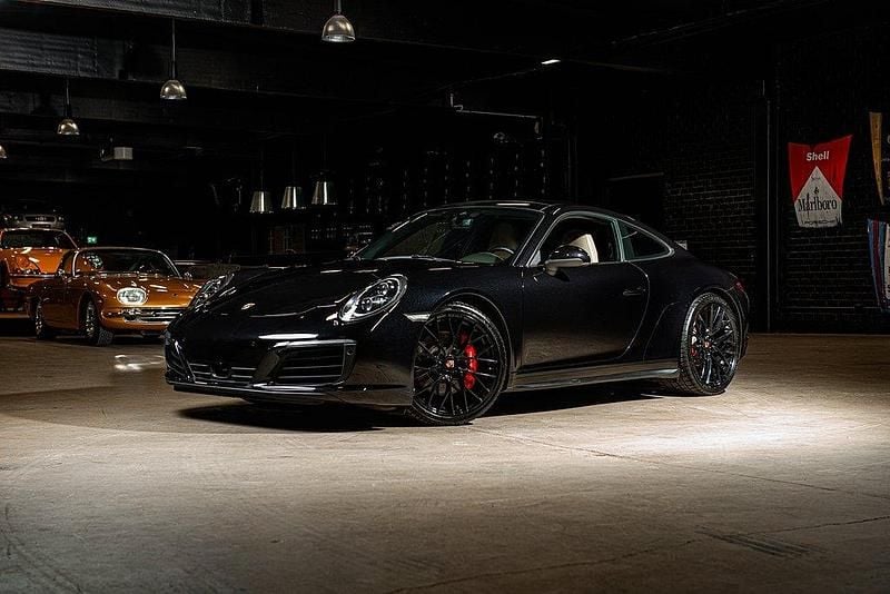 Begagnad 2018 Porsche 911 Carrera 4S Sportkupé | 1 099 990 kr - Bild 1/4
