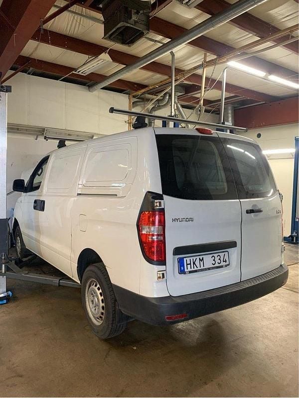 Vit Begagnad 2011 Hyundai H-1 Minibuss | 15 000 kr - Bild 1/2