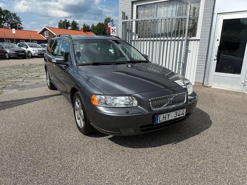 Grå Begagnad 2007 Volvo V70 Momentum Kombi | 69 900 kr (Marknadspris) - Bild 1/4