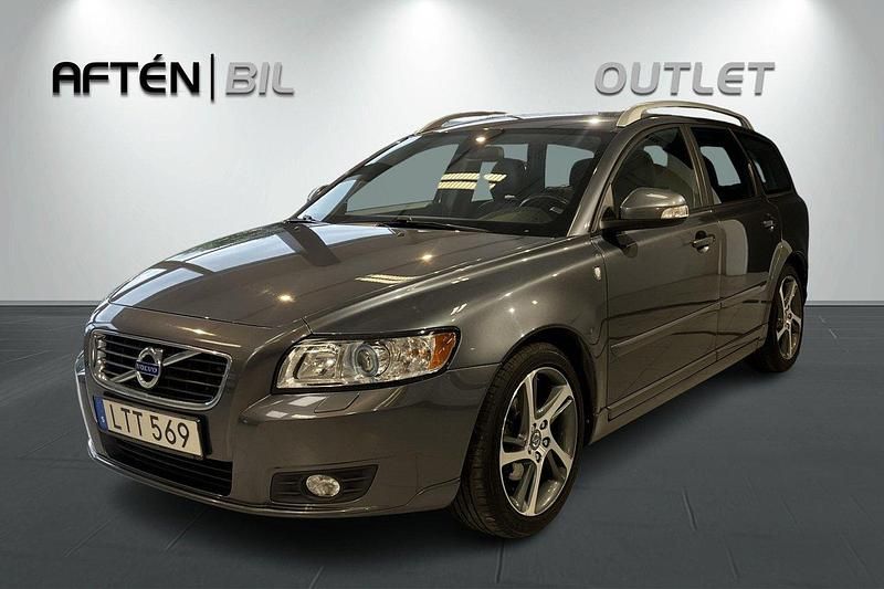 Grå Begagnad 2012 Volvo V50 Momentum Kombi | 69 800 kr (Marknadspris) - Bild 1/3