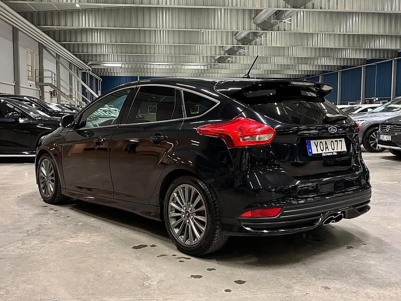 Begagnad Ford Focus ST 250 HK (183 kW) 2017 Svart Halvkombi