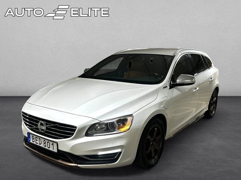 Vit Begagnad 2014 Volvo V60 Summum Kombi | 108 800 kr - Bild 1/4