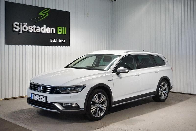 Vit Begagnad 2016 VW Passat Alltrack Kombi | 144 900 kr (Marknadspris) - Bild 1/4