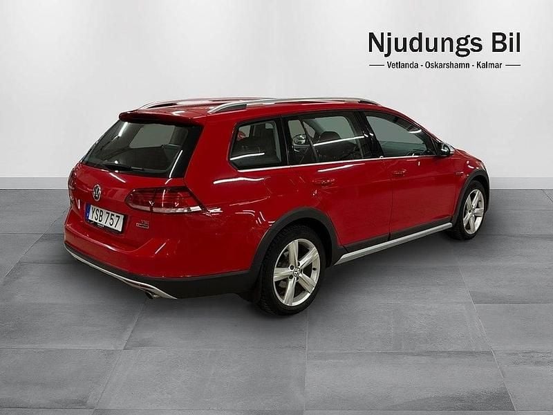 Begagnad VW Golf Alltrack 180 HK (132 kW) 2017 Röd Kombi