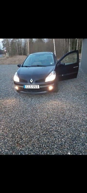 Begagnad Renault Clio R.S. 75 HK (55 kW) 2009 Halvkombi