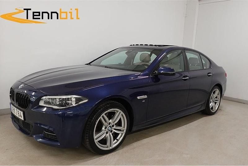 Blå Begagnad 2016 BMW 535 M Sport Sedan | 249 900 kr (Marknadspris) - Bild 1/4
