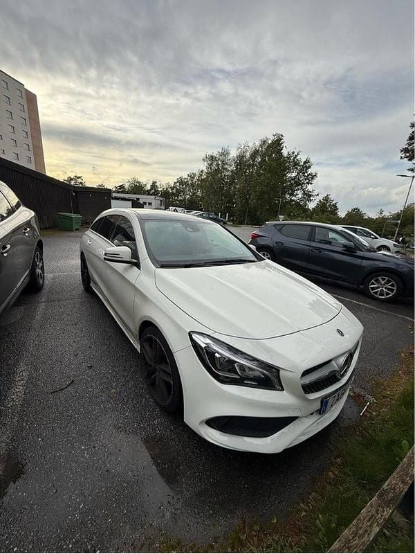 Vit Begagnad 2018 Mercedes CLA180 Shooting Brake AMG Kombi | 180 000 kr (Marknadspris) - Bild 1/4