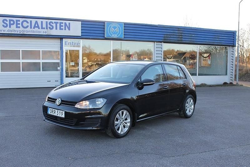 Svart Begagnad 2014 VW Golf VII Halvkombi | 105 800 kr (Marknadspris) - Bild 1/4