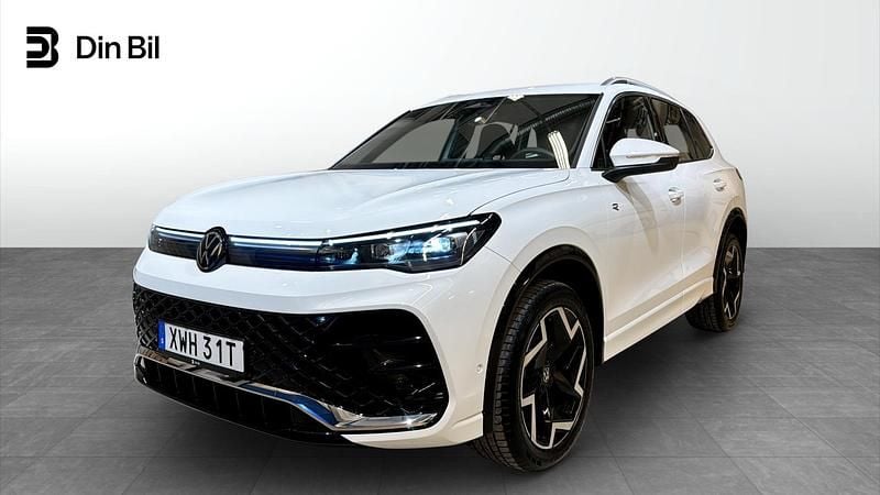 Pure white Begagnad 2025 VW Tiguan R-line SUV | 454 900 kr (Bra pris) - Bild 1/4
