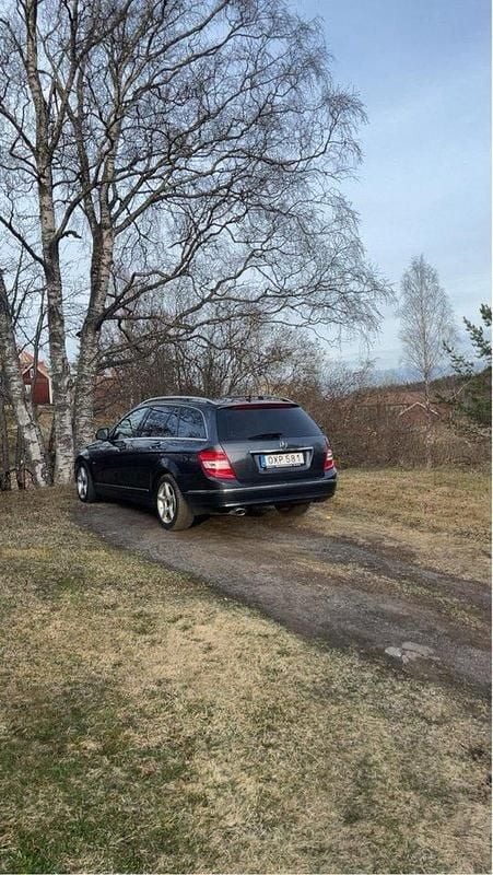 Grå Begagnad 2011 Mercedes C200 Avantgarde Kombi | 75 000 kr (Marknadspris) - Bild 1/3