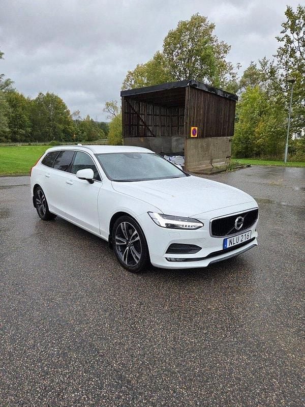 Vit Begagnad 2017 Volvo V90 Momentum Kombi | 190 000 kr (Bra pris) - Bild 1/4
