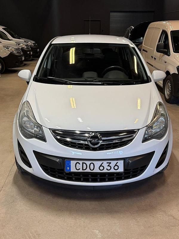 Begagnad Opel Corsa Enjoy 101 HK (74 kW) 2014 Vit Halvkombi
