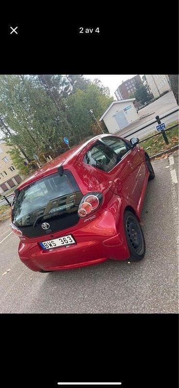 Röd Begagnad 2010 Toyota Aygo Halvkombi | 27 000 kr (Marknadspris) - Bild 1/3