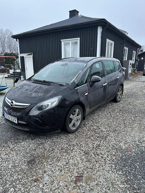 Begagnad 2015 Opel Zafira Tourer Minibuss | 70 000 kr (Bra pris) - Bild 1/4
