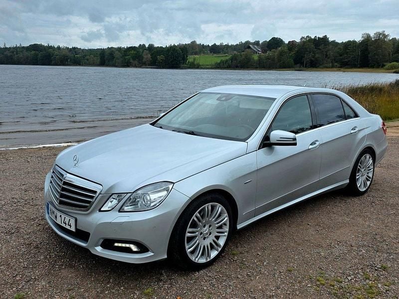 Silver Begagnad 2009 Mercedes E250 Avantgarde Sedan | 99 000 kr (Dyr) - Bild 1/4