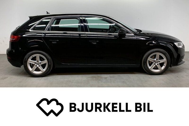 Brilliantsvart Begagnad 2016 Audi A3 Sportback Halvkombi | 147 900 kr (Marknadspris) - Bild 1/4