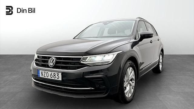 Grå Begagnad 2023 VW Tiguan Life SUV | 289 500 kr (Bra pris) - Bild 1/4