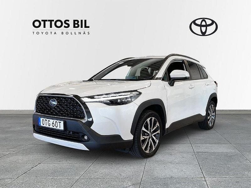 Vit Begagnad 2022 Toyota Corolla Cross Style SUV | 369 900 kr (Marknadspris) - Bild 1/4