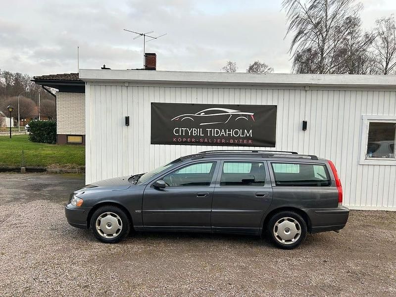 Grå Begagnad 2005 Volvo V70 Business Edition Kombi | 28 500 kr (Marknadspris) - Bild 1/4