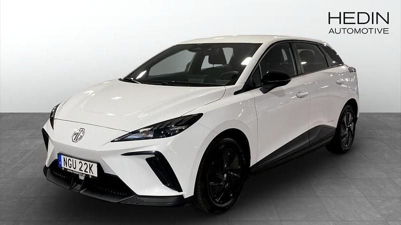 Vit (white) Begagnad 2023 MG MG4 EV Halvkombi | 249 900 kr - Bild 1/4