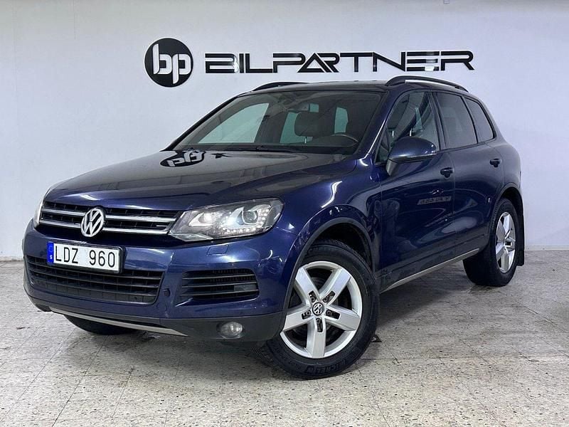 Mörkblå Begagnad 2011 VW Touareg SUV | 99 900 kr (Marknadspris) - Bild 1/4