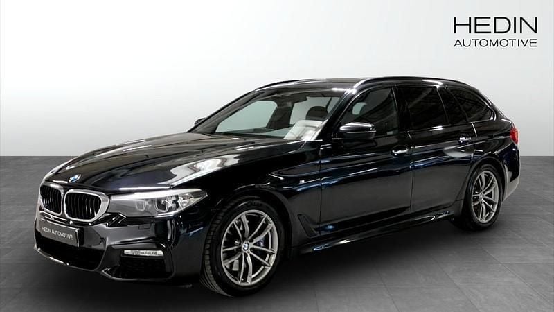 Svart (black) Begagnad 2018 BMW 530 M Sport Kombi | 328 700 kr (Superpris) - Bild 1/4