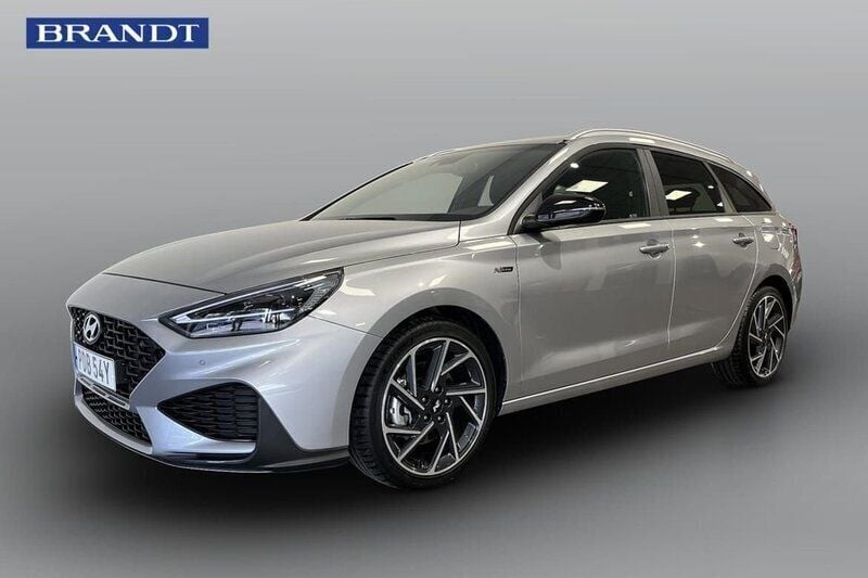 Grå Begagnad 2022 Hyundai i30 N Line Kombi | 254 900 kr (Marknadspris) - Bild 1/4