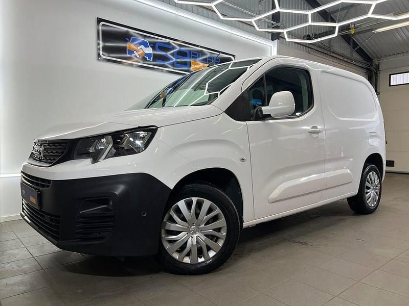 Begagnad Peugeot Partner 131 HK (96 kW) 2020 Vit Minibuss