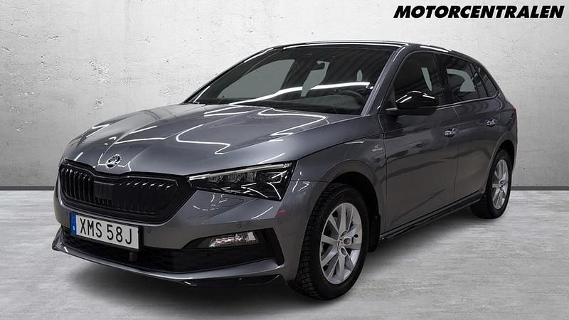 Grå Begagnad 2023 Skoda Scala Monte Carlo Halvkombi | 229 000 kr (Lite dyr) - Bild 1/2
