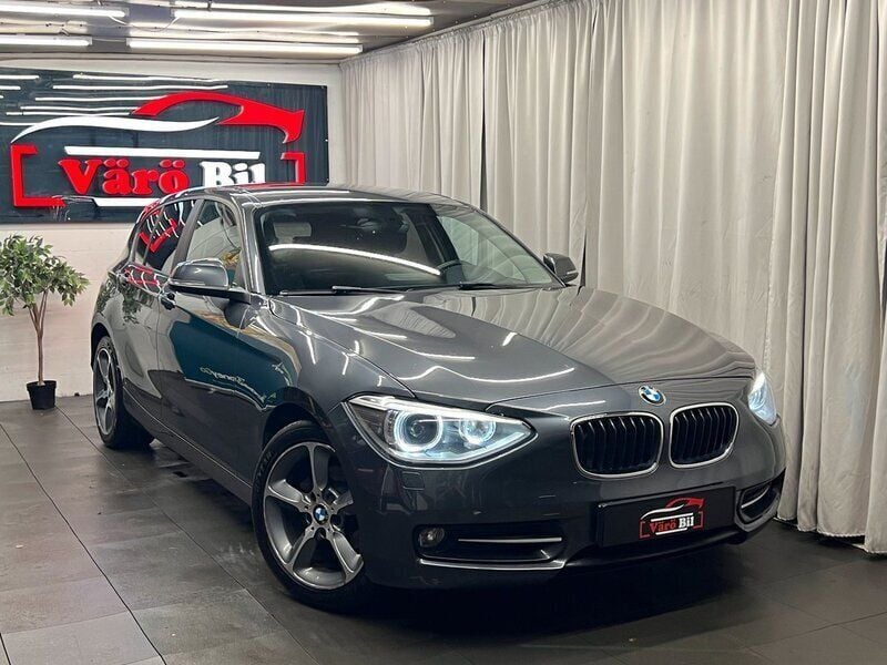 Grå Begagnad 2012 BMW 118 Sport Line Halvkombi | 94 900 kr (Marknadspris) - Bild 1/2