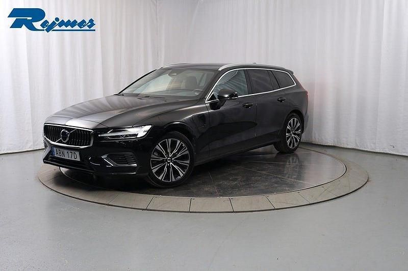 Svart Begagnad 2023 Volvo V60 Core Kombi | 359 900 kr (Marknadspris) - Bild 1/4