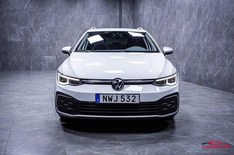 Begagnad VW Golf Alltrack 190 HK (139 kW) 2022 Vit Kombi